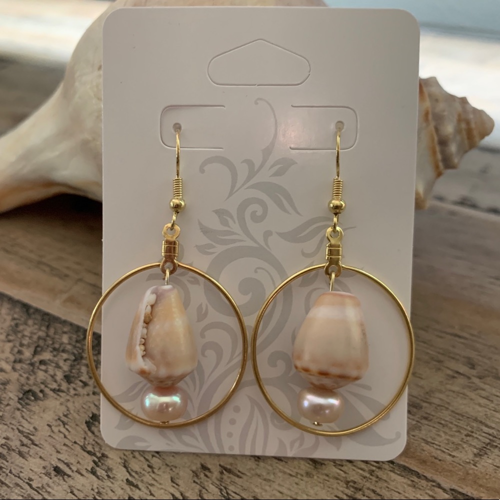 Hawaiian cone shell & Pearl earrings 🐚🌸